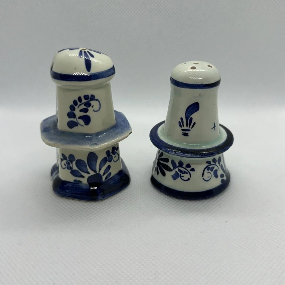 3/$25 Vintage Delft Blue windmill salt and pepper shakers. - Picture 4 of 6